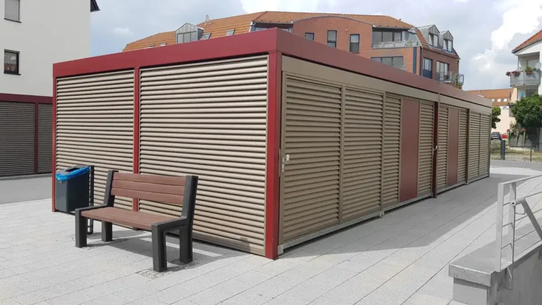 Metallbau Zieger KG – Moderne Müll- und Fahrradabstellanlage aus Metall in einer Wohnsiedlung